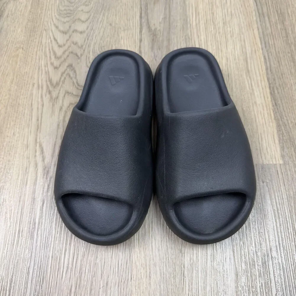 Yeezy Foam Slide Sandals in Black